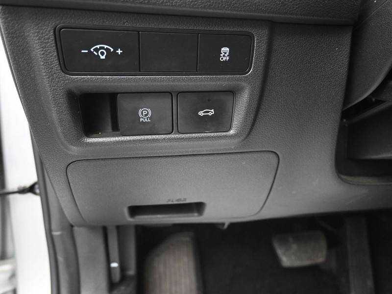 Hyundai Sonata Vehicle Full-screen Gallery Image 13