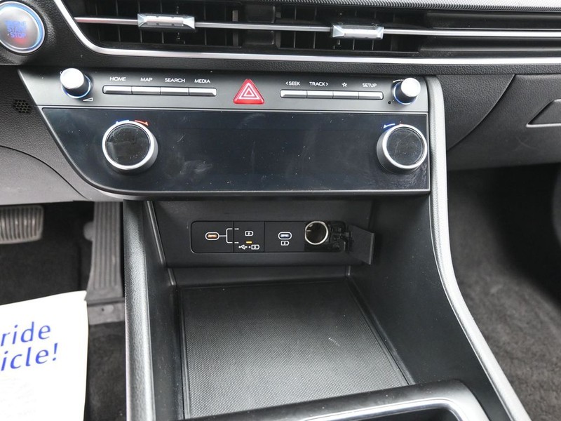 Hyundai Sonata Vehicle Full-screen Gallery Image 16