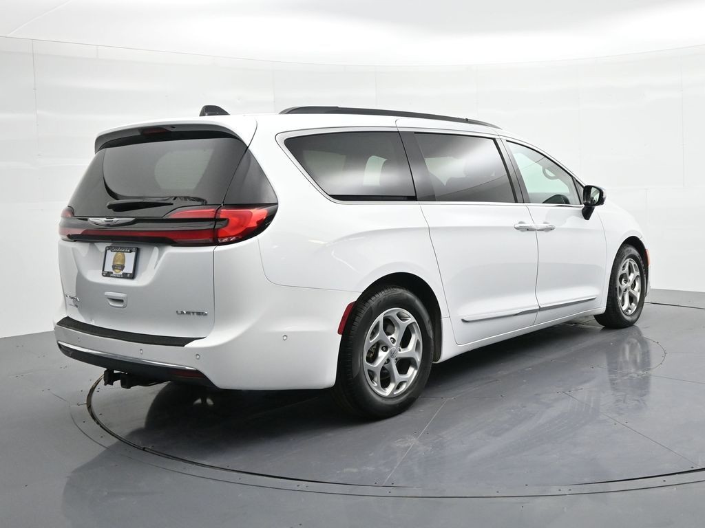 Chrysler Pacifica Vehicle Full-screen Gallery Image 06