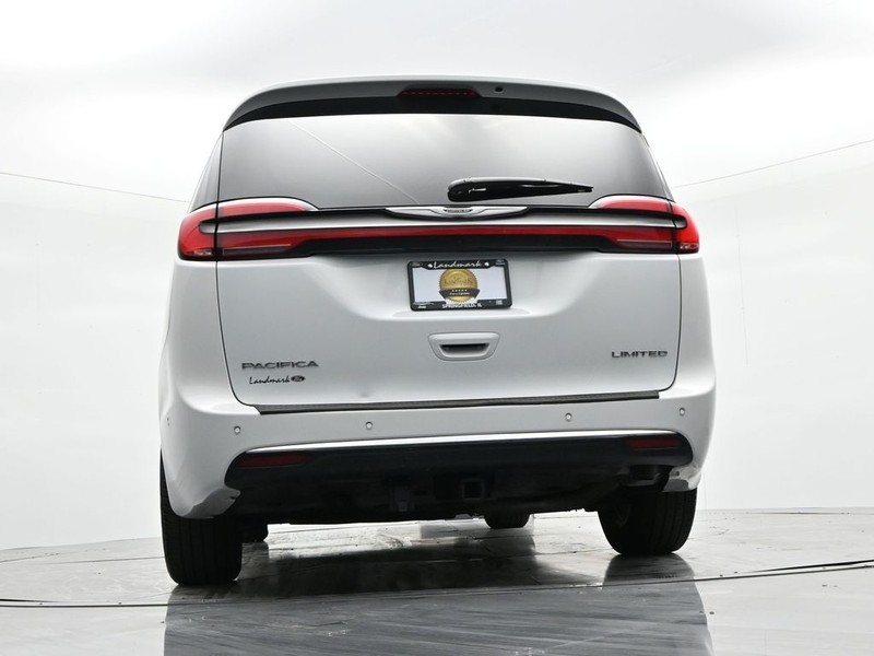 Chrysler Pacifica Vehicle Full-screen Gallery Image 22