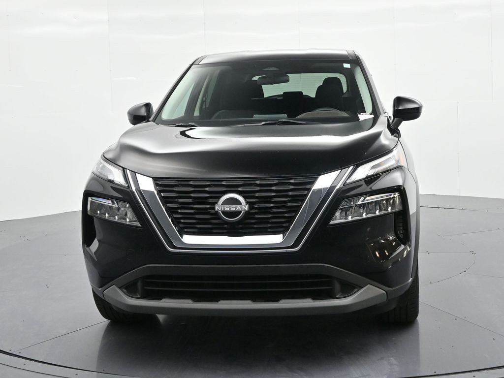 Nissan Rogue Vehicle Full-screen Gallery Image 3