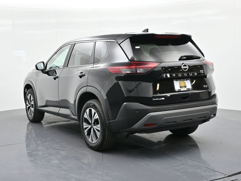 Nissan Rogue Vehicle Full-screen Gallery Image 8