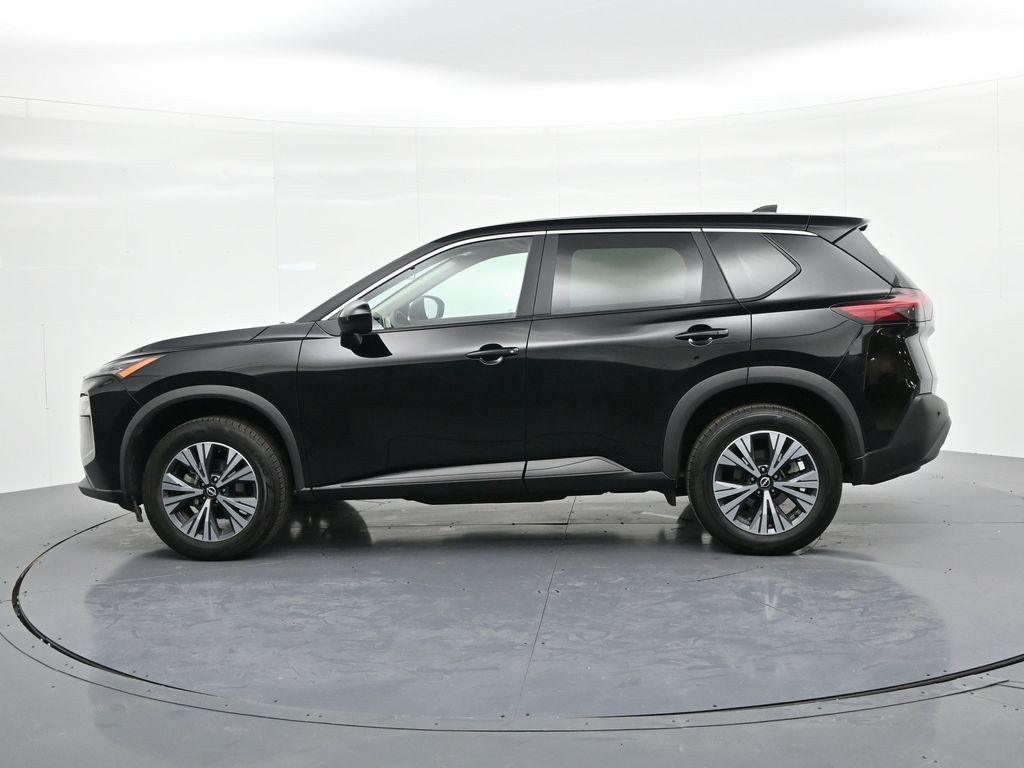 Nissan Rogue Vehicle Full-screen Gallery Image 9