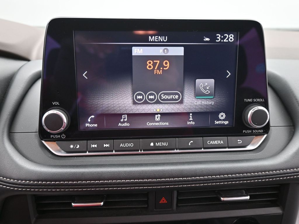 Nissan Rogue Vehicle Full-screen Gallery Image 12