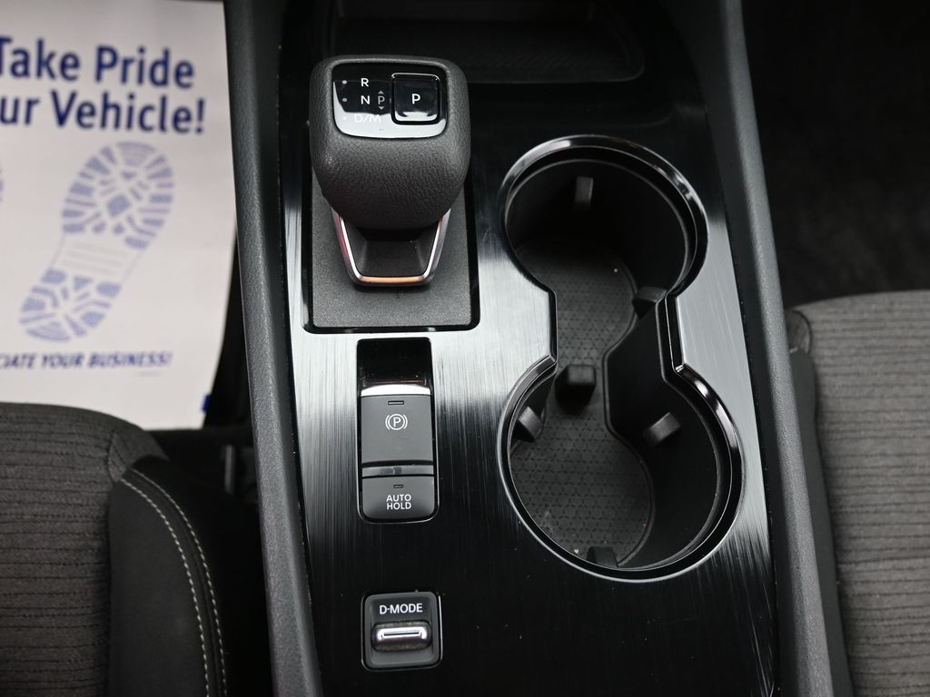 Nissan Rogue Vehicle Full-screen Gallery Image 15