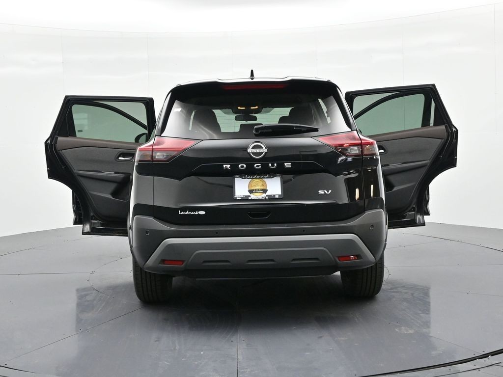 Nissan Rogue Vehicle Full-screen Gallery Image 28