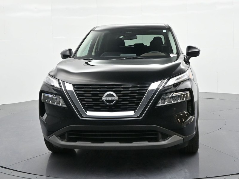 Nissan Rogue Vehicle Full-screen Gallery Image 3