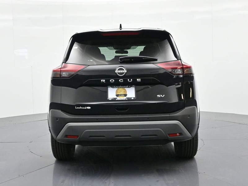 Nissan Rogue Vehicle Full-screen Gallery Image 7