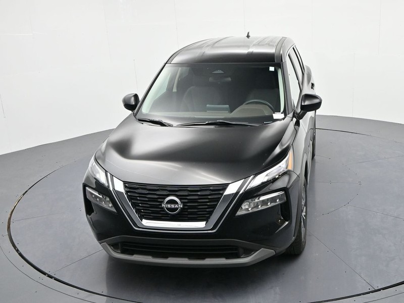 Nissan Rogue Vehicle Full-screen Gallery Image 18