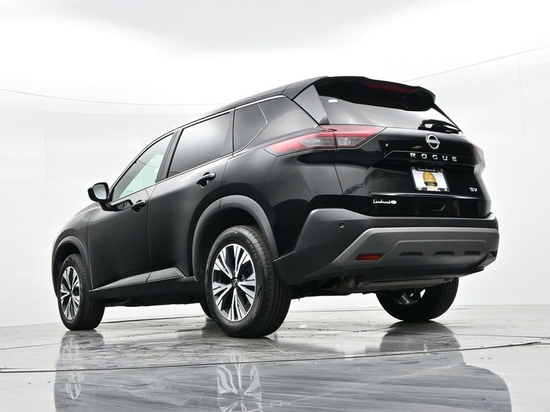 Nissan Rogue Vehicle Full-screen Gallery Image 21