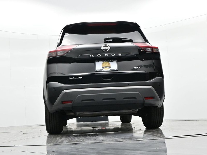 Nissan Rogue Vehicle Full-screen Gallery Image 22