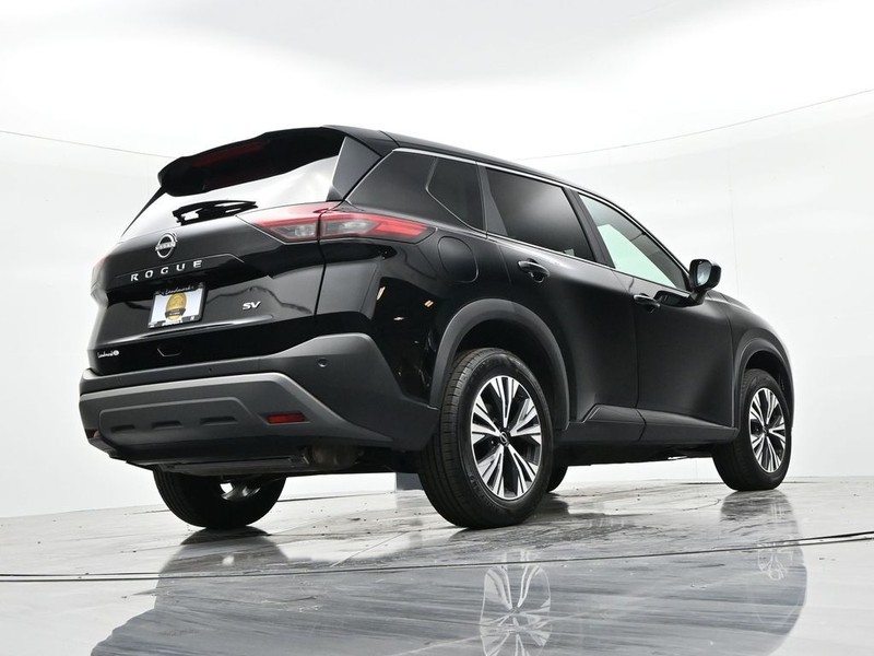 Nissan Rogue Vehicle Full-screen Gallery Image 23