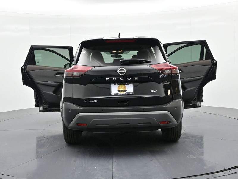 Nissan Rogue Vehicle Full-screen Gallery Image 28