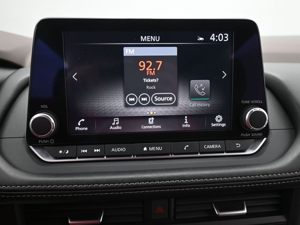 Nissan Rogue Vehicle Full-screen Gallery Image 12