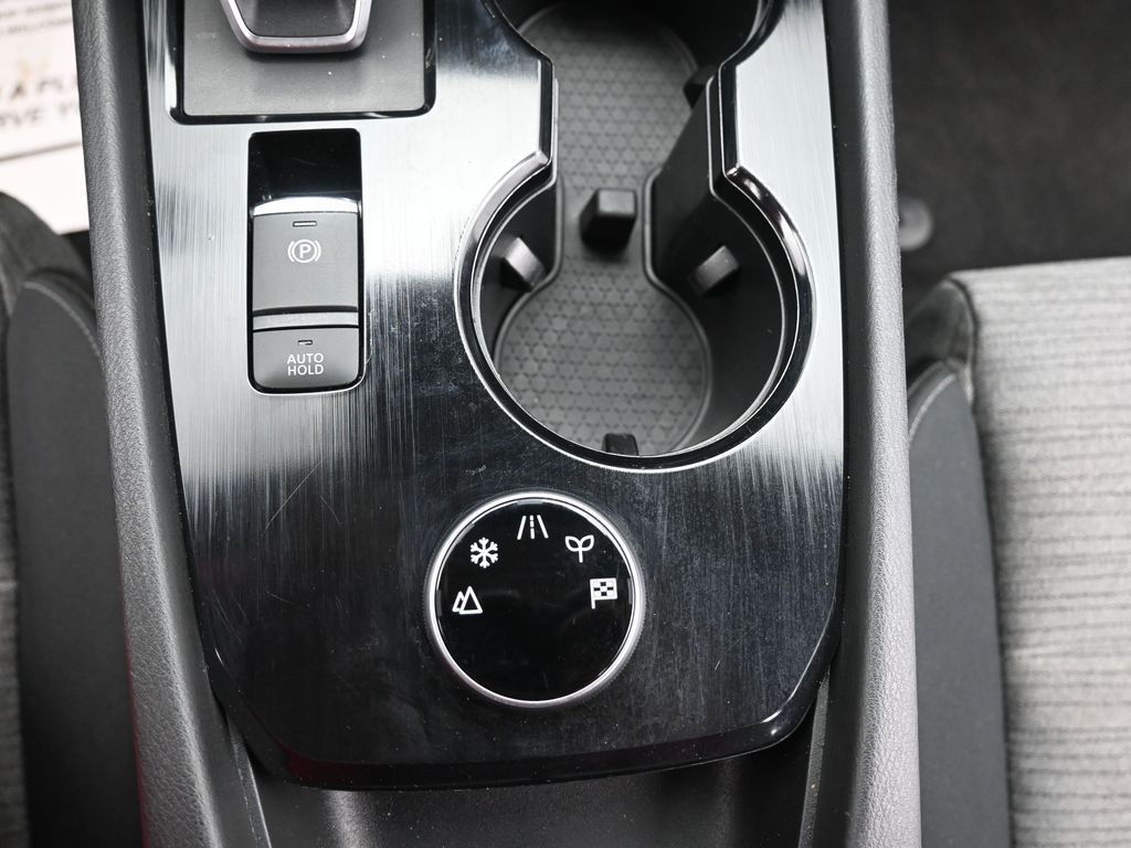 Nissan Rogue Vehicle Full-screen Gallery Image 14