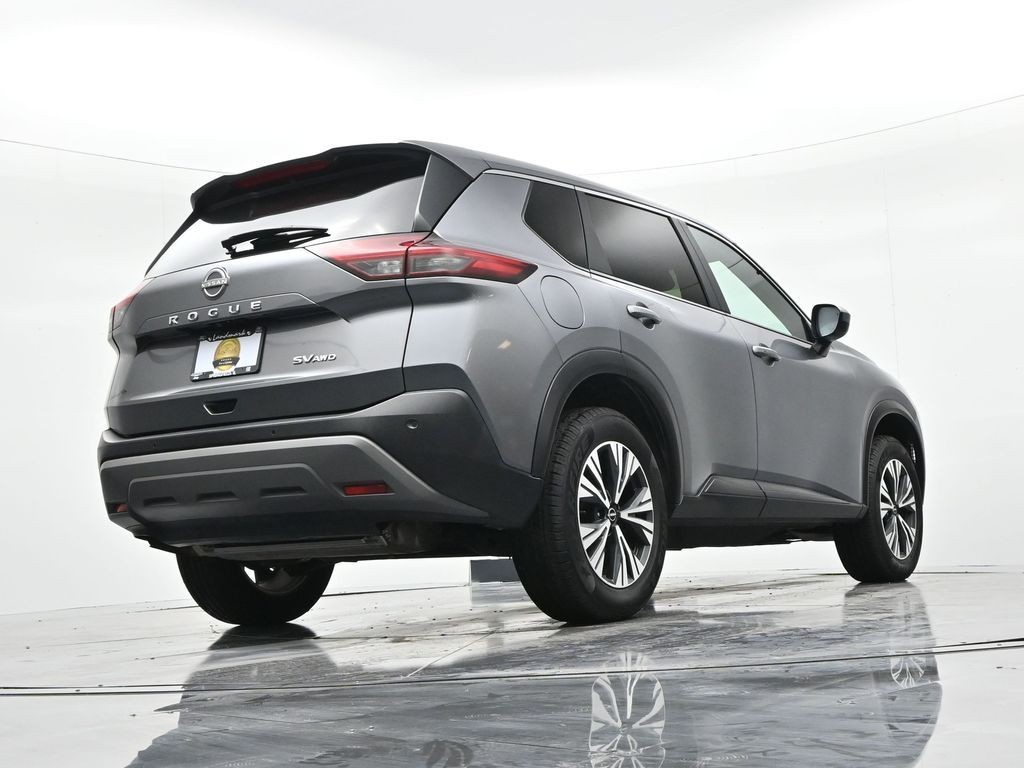 Nissan Rogue Vehicle Full-screen Gallery Image 24