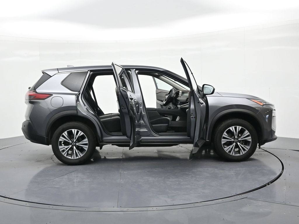 Nissan Rogue Vehicle Full-screen Gallery Image 26