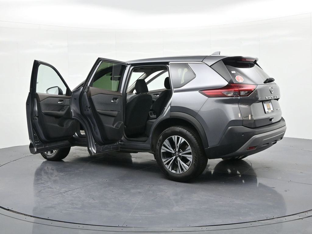 Nissan Rogue Vehicle Full-screen Gallery Image 27