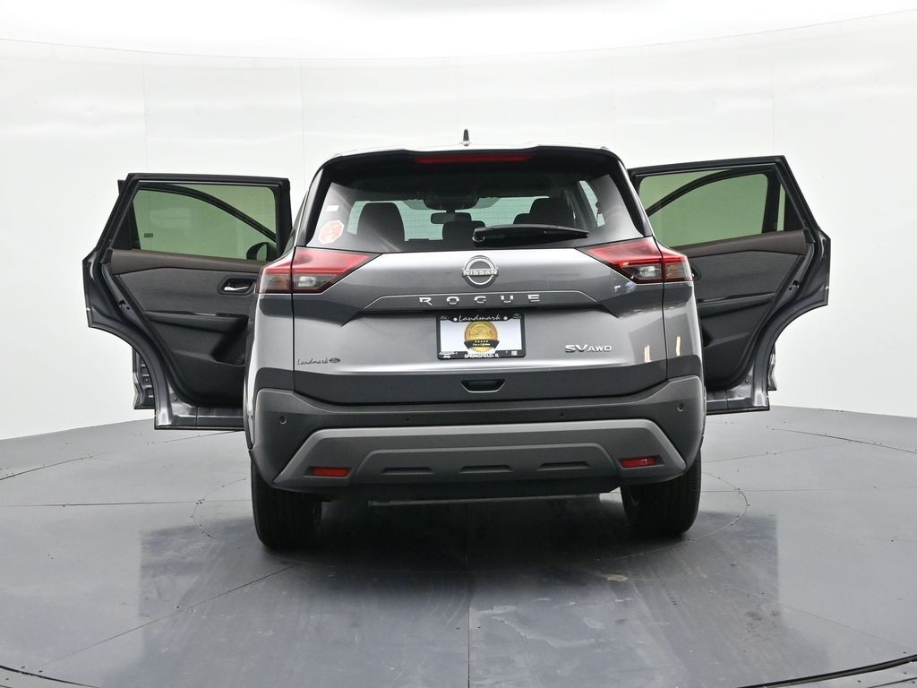 Nissan Rogue Vehicle Full-screen Gallery Image 29