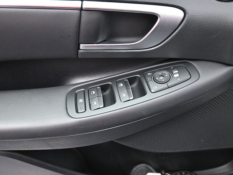 Hyundai Sonata Vehicle Full-screen Gallery Image 10