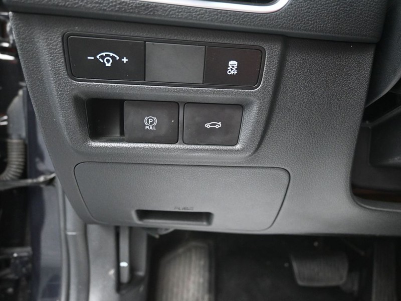 Hyundai Sonata Vehicle Full-screen Gallery Image 11