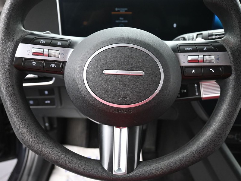 Hyundai Sonata Vehicle Full-screen Gallery Image 12