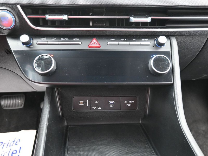 Hyundai Sonata Vehicle Full-screen Gallery Image 14