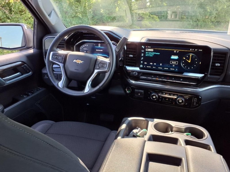 Chevrolet Silverado 1500 Vehicle Full-screen Gallery Image 11