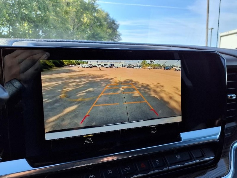 Chevrolet Silverado 1500 Vehicle Full-screen Gallery Image 13