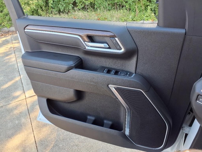 Chevrolet Silverado 1500 Vehicle Full-screen Gallery Image 19