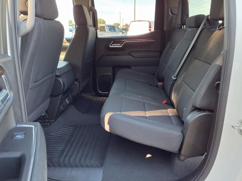 Chevrolet Silverado 1500 Vehicle Full-screen Gallery Image 21