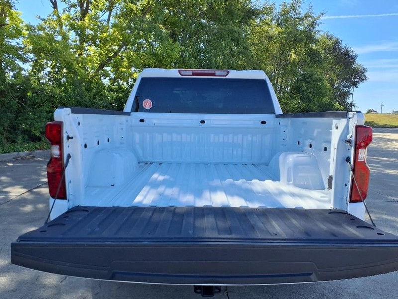 Chevrolet Silverado 1500 Vehicle Full-screen Gallery Image 22