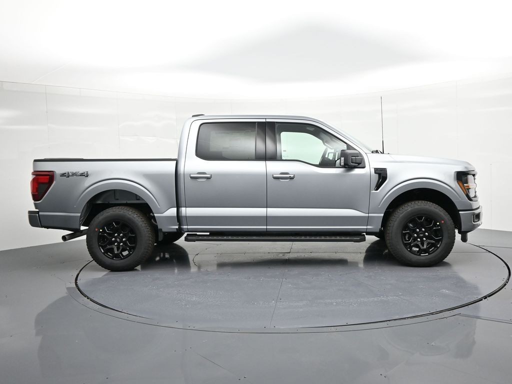 Ford F-150 Vehicle Full-screen Gallery Image 5