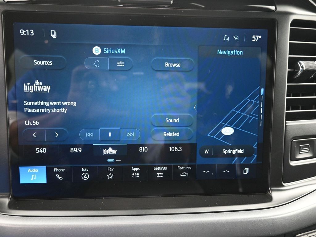 Ford F-150 Vehicle Full-screen Gallery Image 11