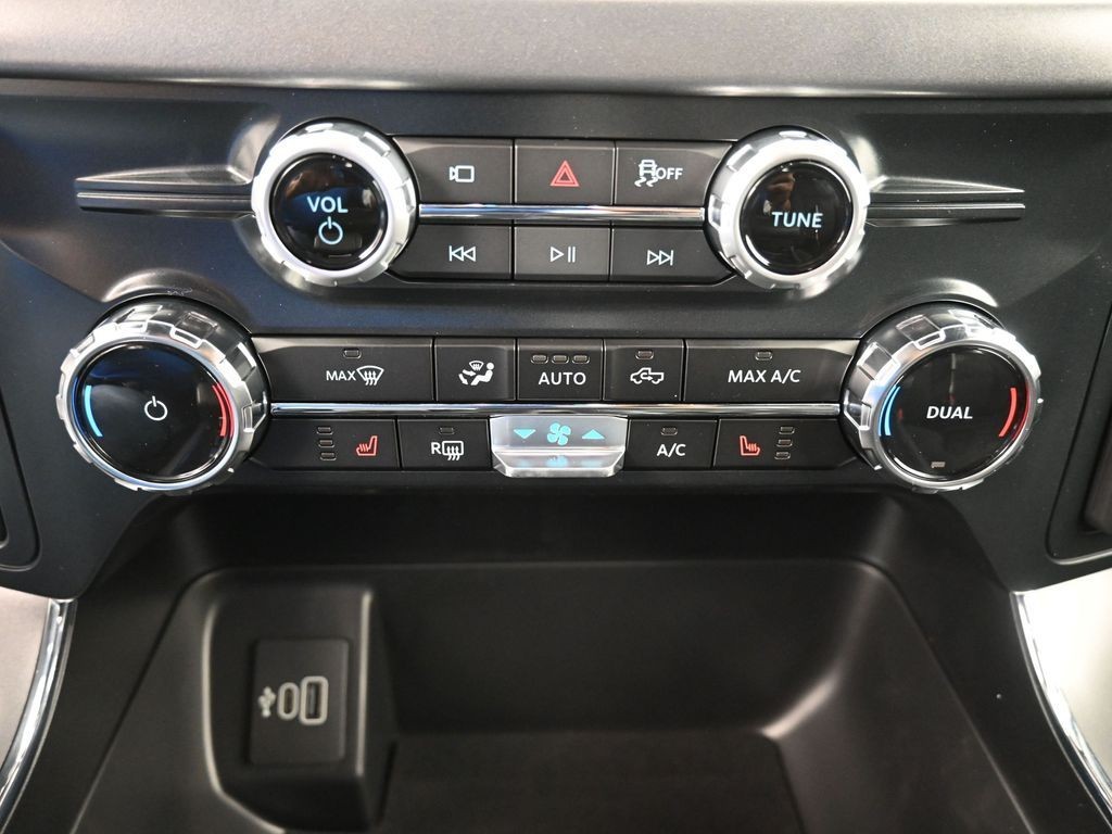 Ford F-150 Vehicle Full-screen Gallery Image 13