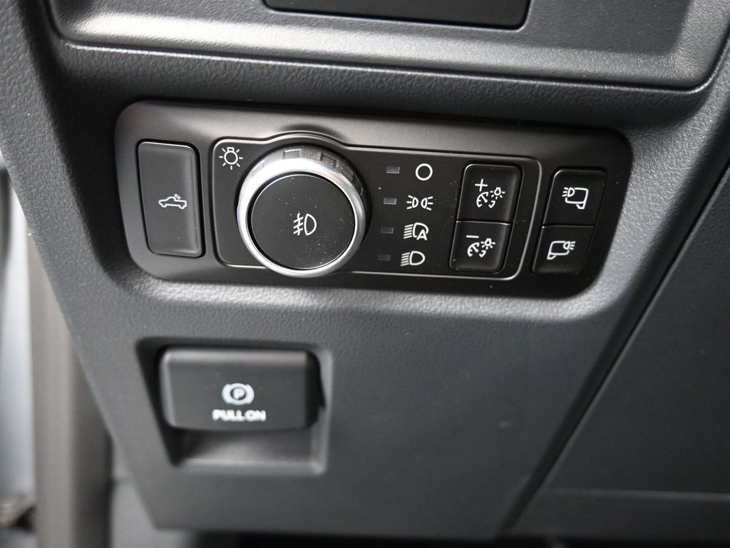 Ford F-150 Vehicle Full-screen Gallery Image 15