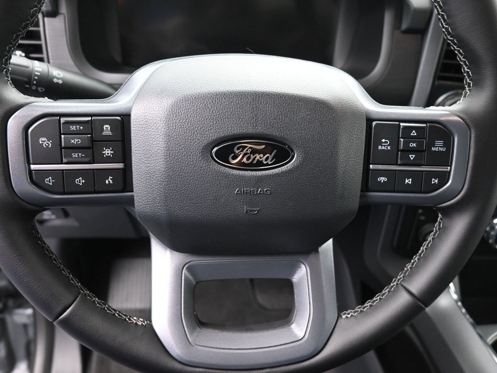 Ford F-150 Vehicle Full-screen Gallery Image 17