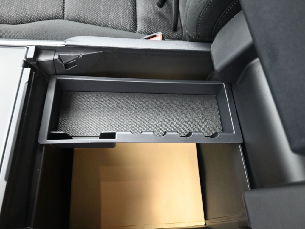 Ford F-150 Vehicle Full-screen Gallery Image 19