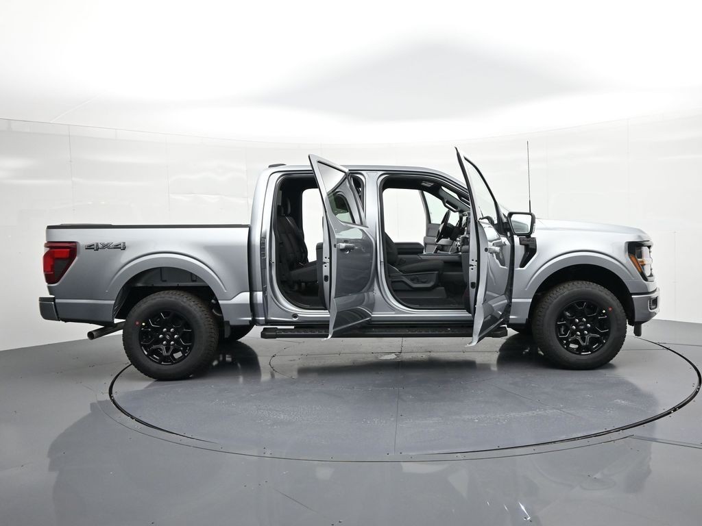 Ford F-150 Vehicle Full-screen Gallery Image 28