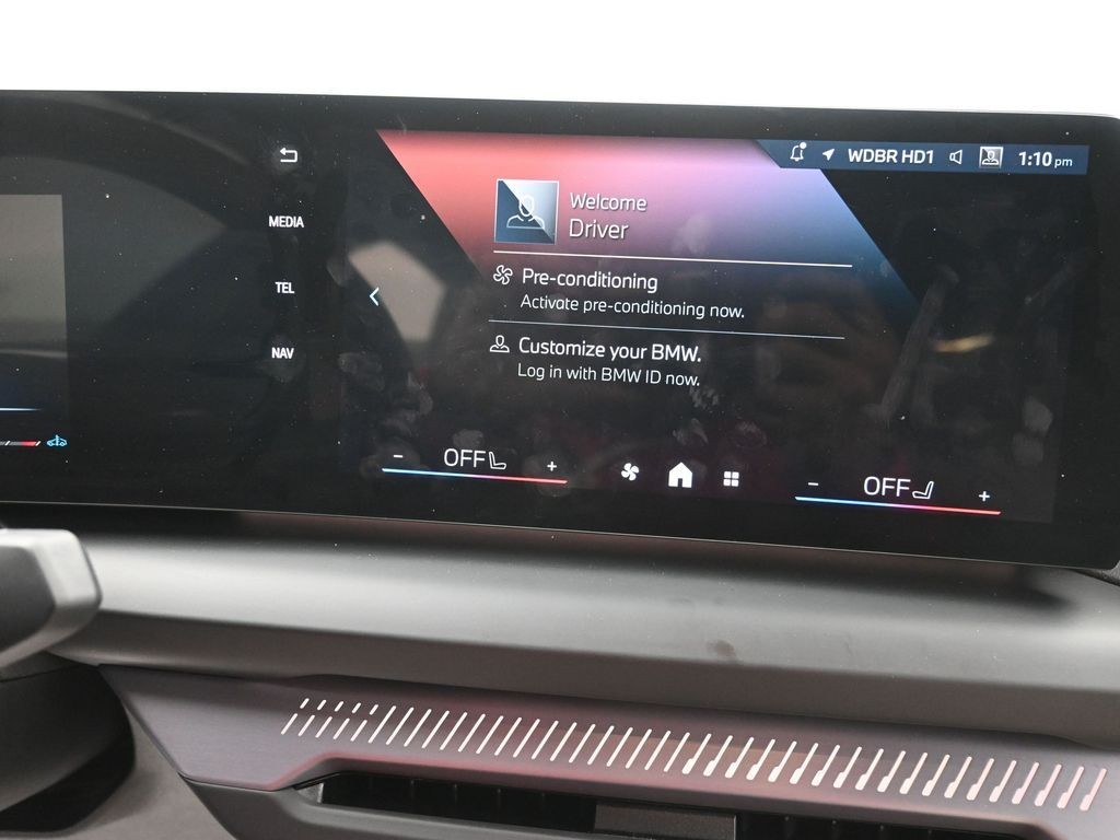 BMW 2 Series Vehicle Full-screen Gallery Image 11