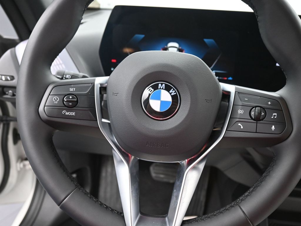 BMW 2 Series Vehicle Full-screen Gallery Image 13