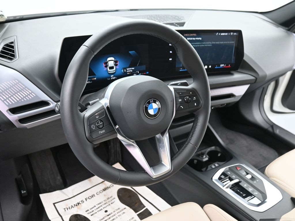 BMW 2 Series Vehicle Full-screen Gallery Image 15