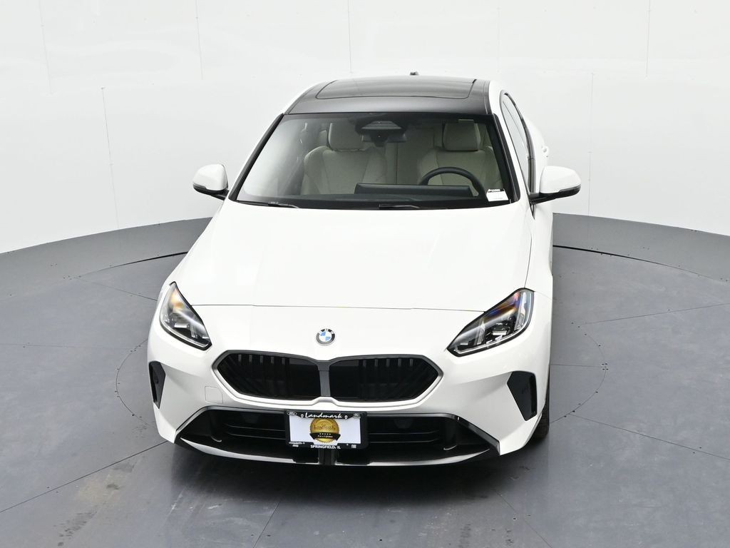 BMW 2 Series Vehicle Full-screen Gallery Image 17