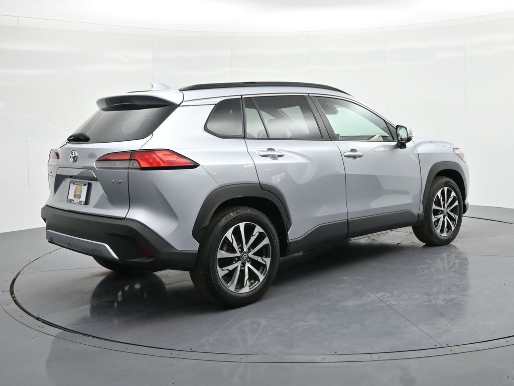 Toyota Corolla Cross Vehicle Full-screen Gallery Image 6