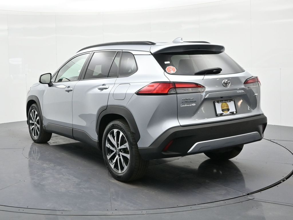 Toyota Corolla Cross Vehicle Full-screen Gallery Image 8