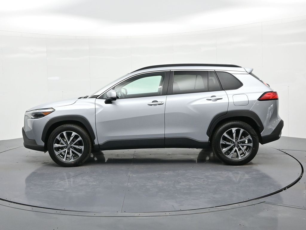 Toyota Corolla Cross Vehicle Full-screen Gallery Image 9