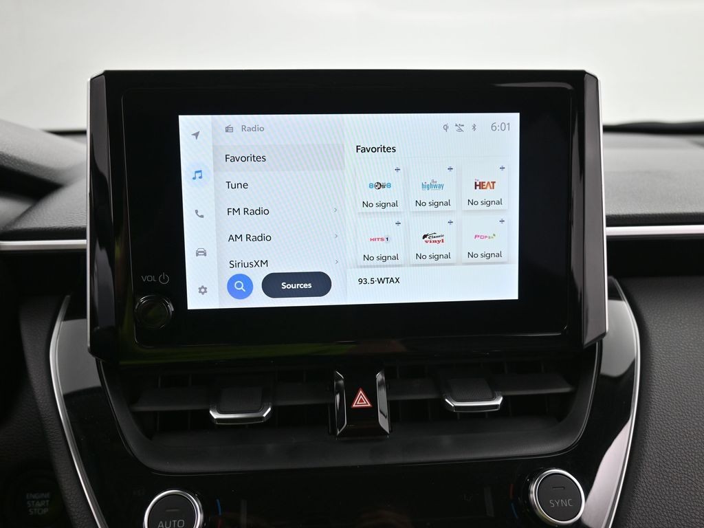 Toyota Corolla Cross Vehicle Full-screen Gallery Image 10