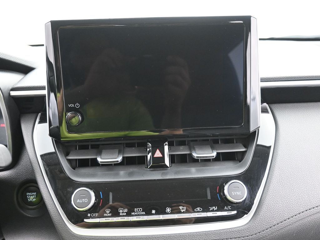 Toyota Corolla Cross Vehicle Full-screen Gallery Image 11