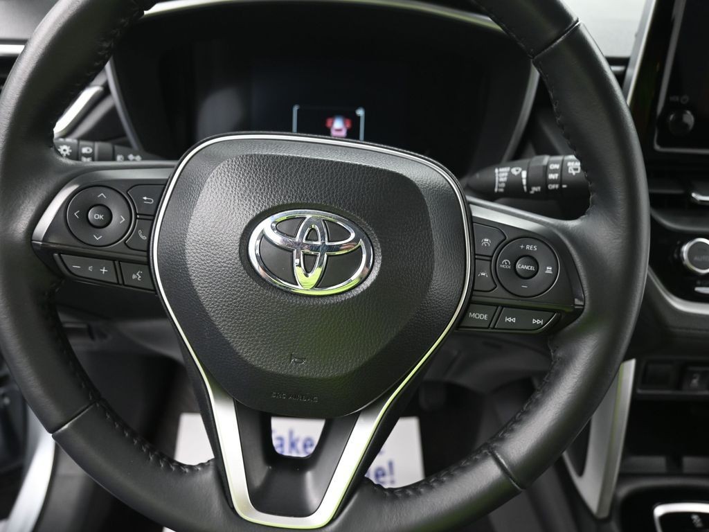 Toyota Corolla Cross Vehicle Full-screen Gallery Image 14
