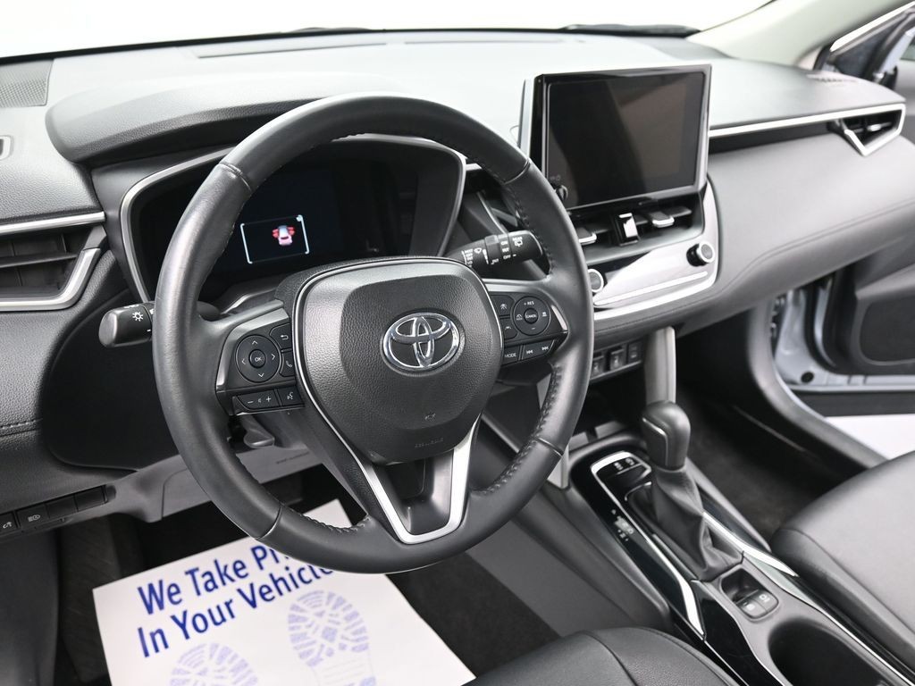 Toyota Corolla Cross Vehicle Full-screen Gallery Image 15